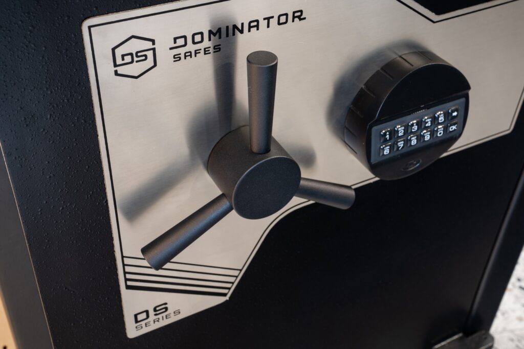 Dominator safe exterior faceplate and handle