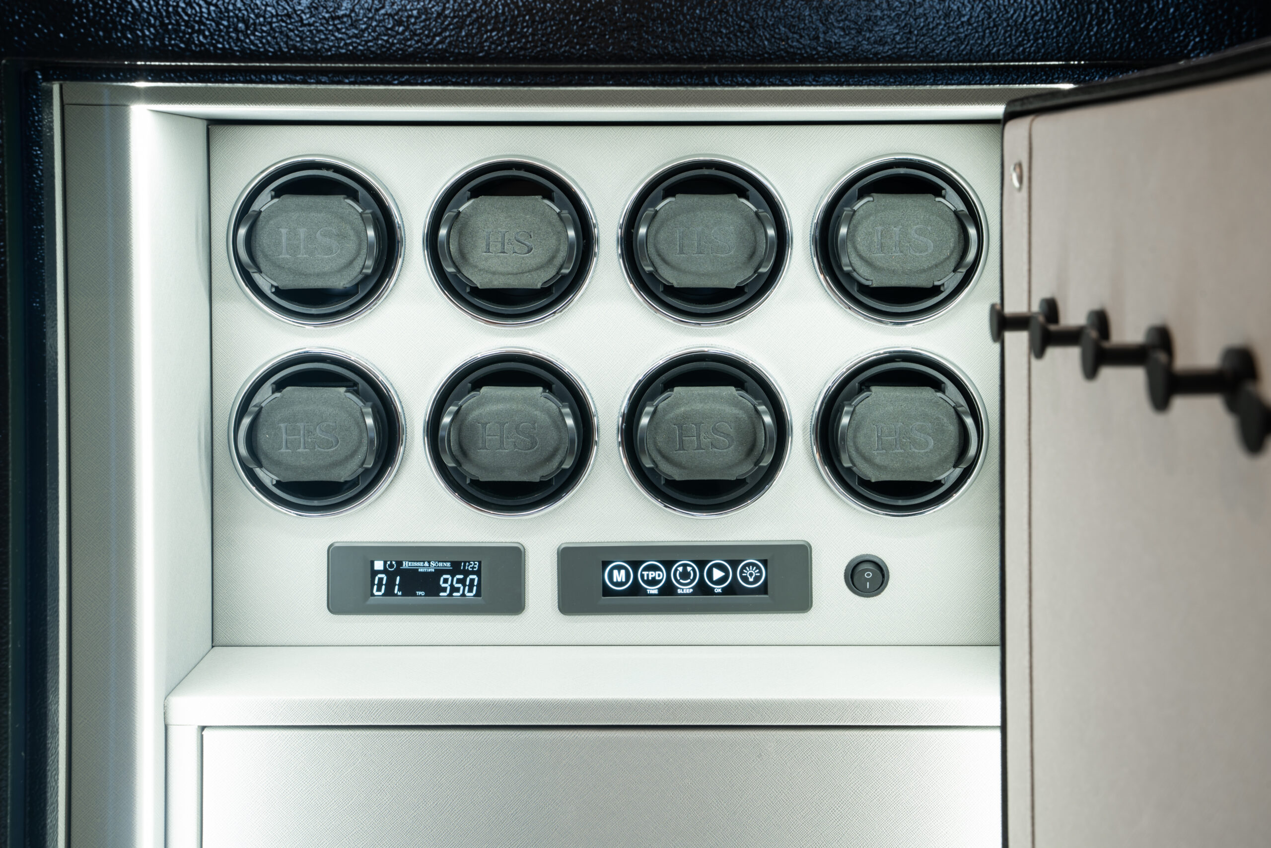 8 x Heisse & Sohne watch winders.